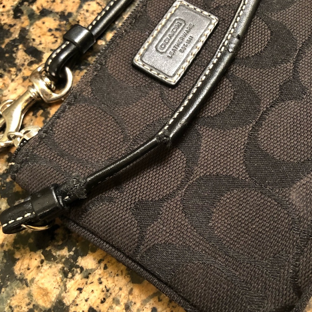 Coach - Picture 4 of 5
